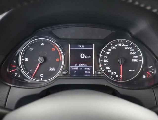 Audi Q5  3.0 TDI S line