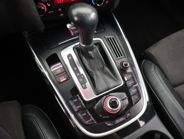 Audi Q5  3.0 TDI S line