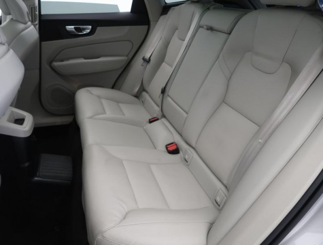 Volvo XC60  T6 Recharge Momentum
