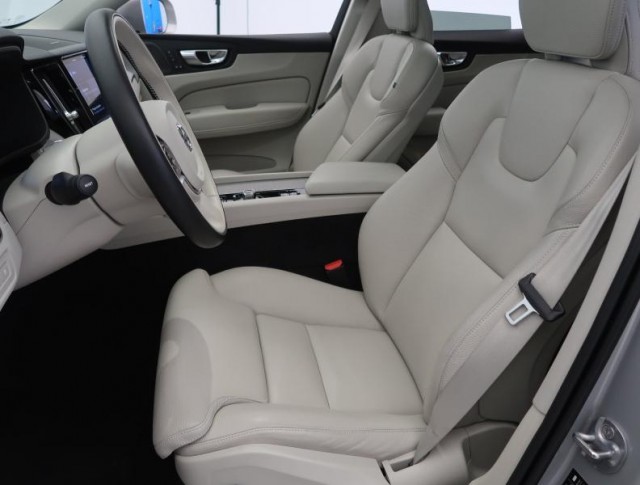 Volvo XC60  T6 Recharge Momentum