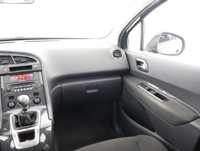 Peugeot 5008  1.6 HDi 