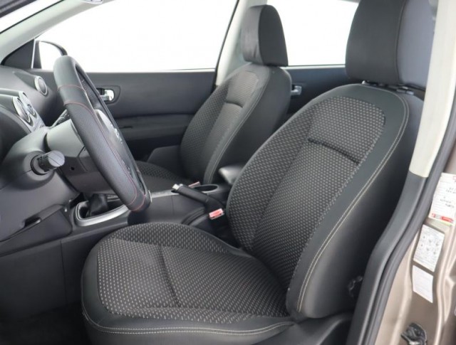 Nissan Qashqai  2.0 