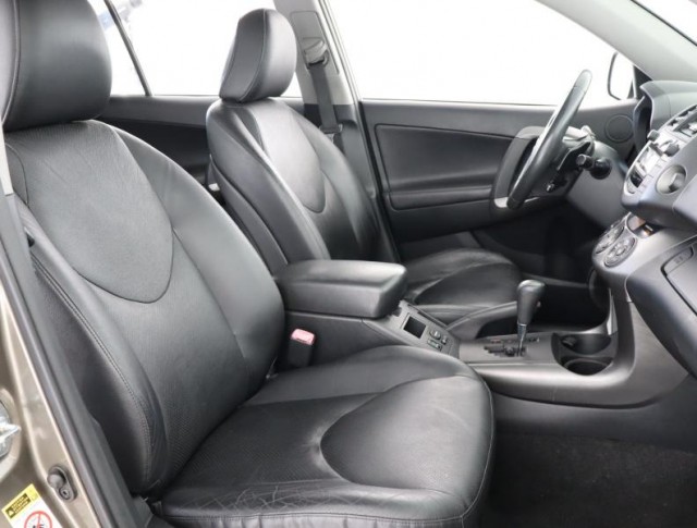 Toyota RAV 4  2.2 D-CAT Executive