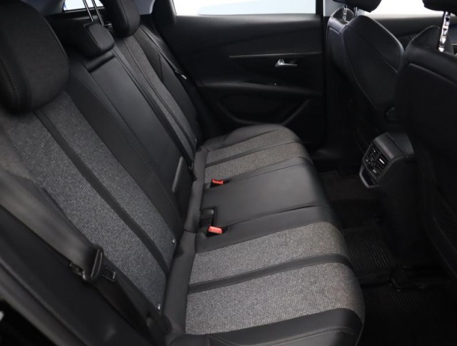 Peugeot 3008  1.5 BlueHDi 