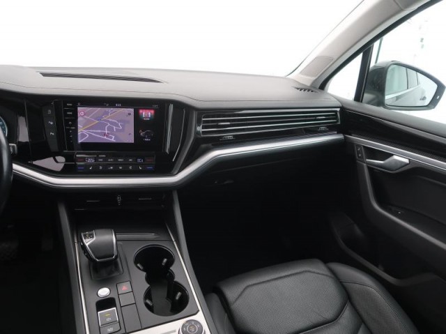 Volkswagen Touareg  3.0 TDI 