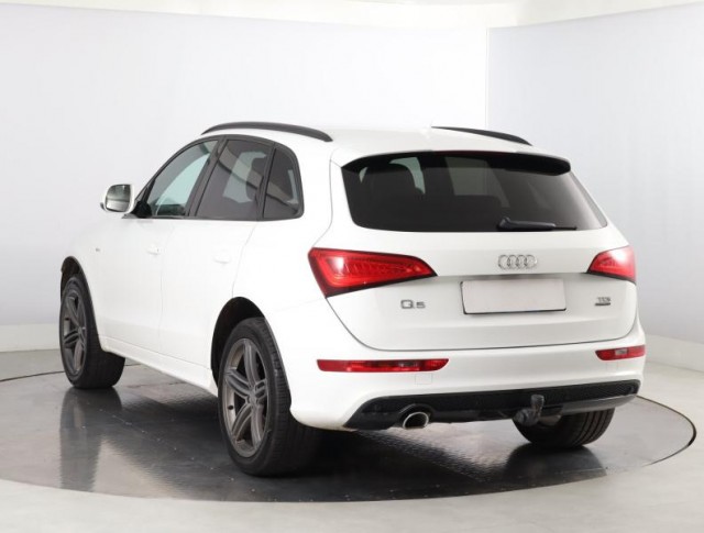 Audi Q5  2.0 TDI S line