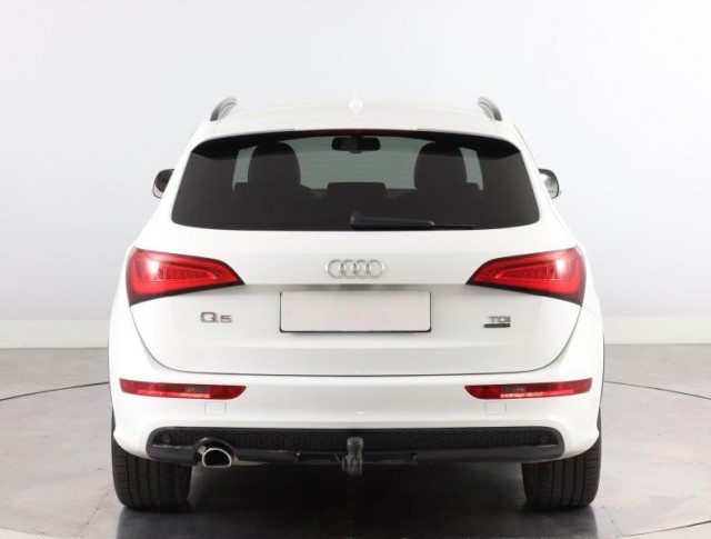 Audi Q5  2.0 TDI S line