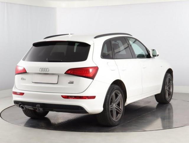 Audi Q5  2.0 TDI S line
