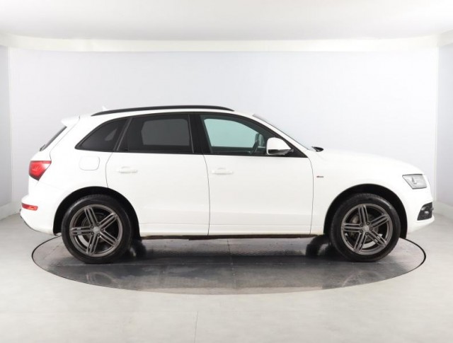 Audi Q5  2.0 TDI S line