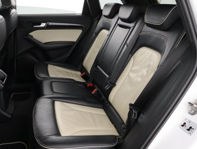 Audi Q5  2.0 TDI S line