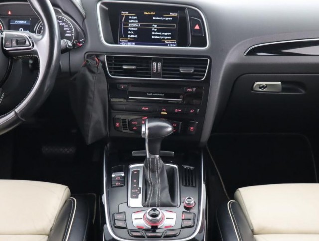 Audi Q5  2.0 TDI S line