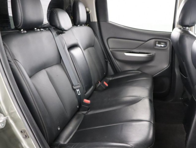 Mitsubishi L200  2.4 DI-D Invite