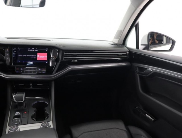 Volkswagen Touareg  3.0 TDI Business