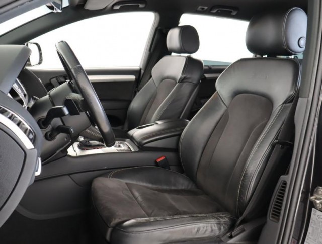 Audi Q7  3.0 TDI 