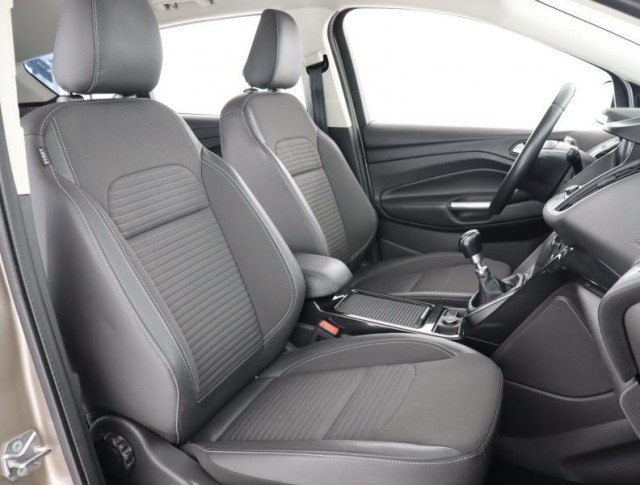 Ford Kuga  1.5 EcoBoost Titanium