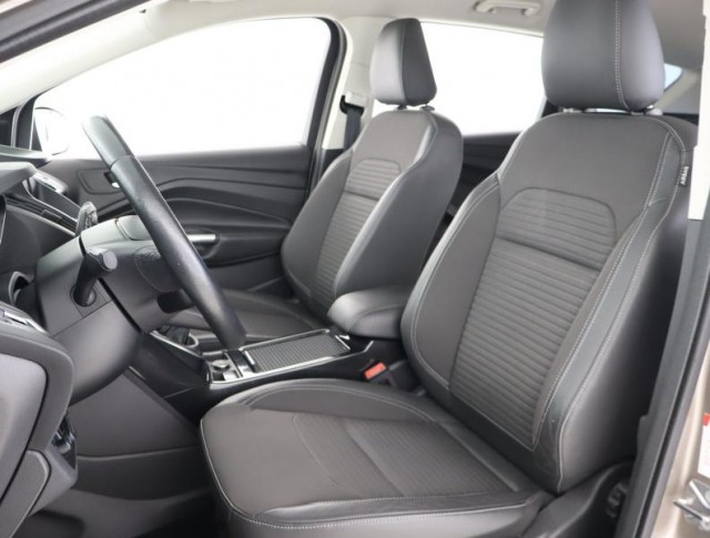 Ford Kuga  1.5 EcoBoost Titanium