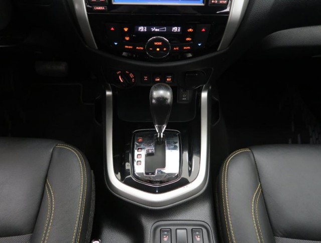 Nissan Navara  2.3 dCi 