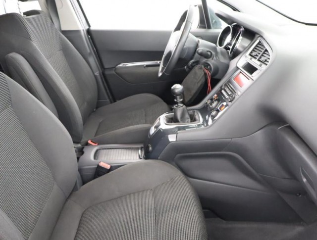 Peugeot 5008  1.6 THP Access