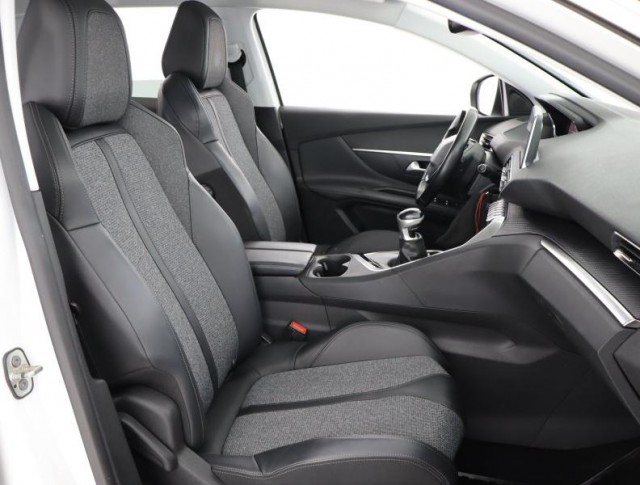 Peugeot 3008  1.5 BlueHDi 