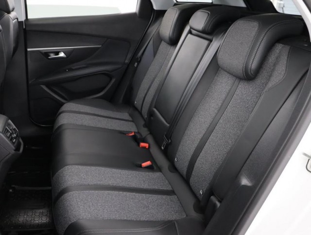 Peugeot 3008  1.5 BlueHDi 