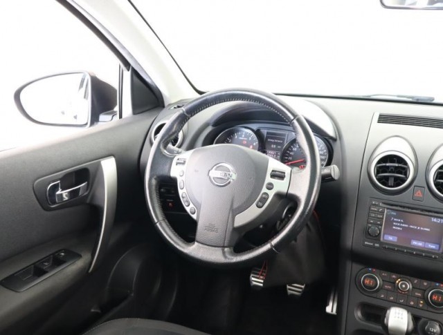 Nissan Qashqai  1.6 