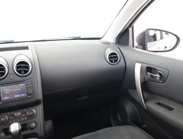 Nissan Qashqai  1.6 