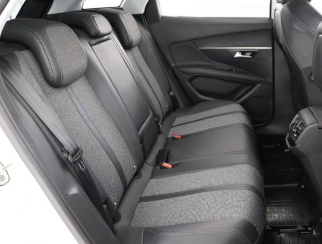 Peugeot 3008  1.5 BlueHDi 