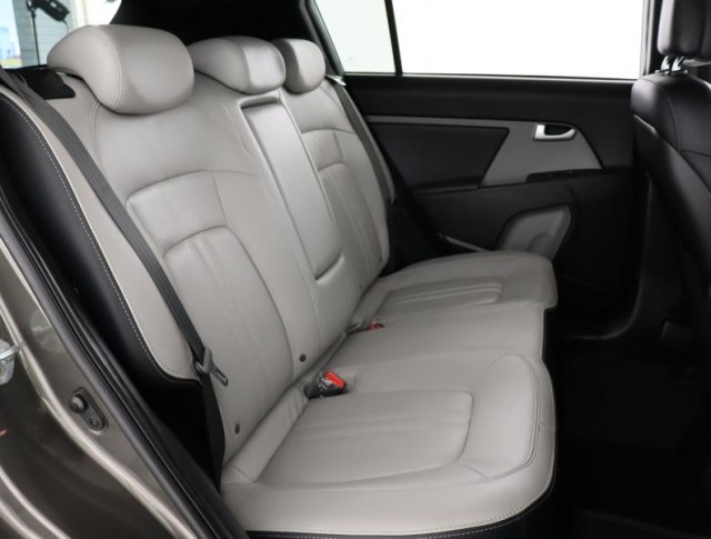 Kia Sportage  2.0 CRDi 