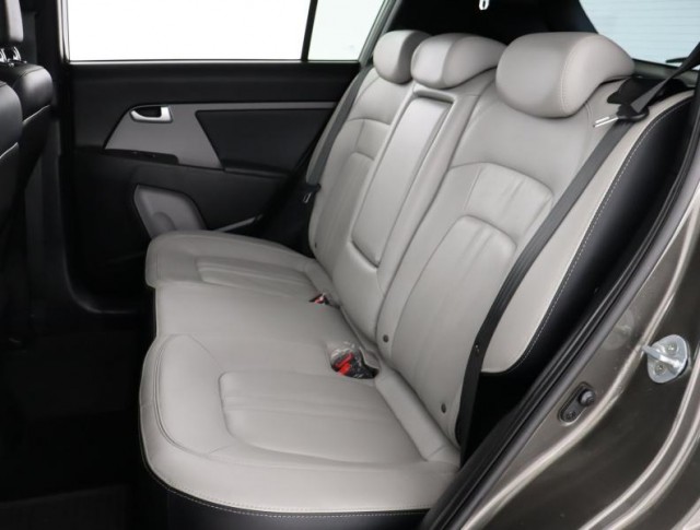 Kia Sportage  2.0 CRDi 