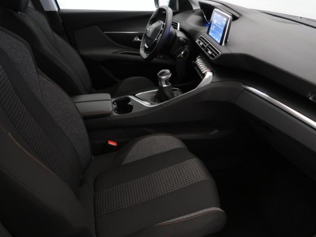 Peugeot 3008  1.2 PureTech 