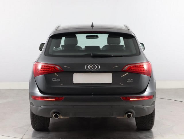 Audi Q5  3.0 TDI S line