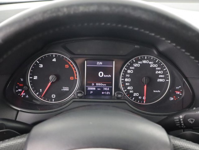 Audi Q5  3.0 TDI S line