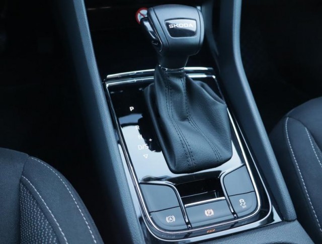 Škoda Karoq  1.5 TSI Fresh