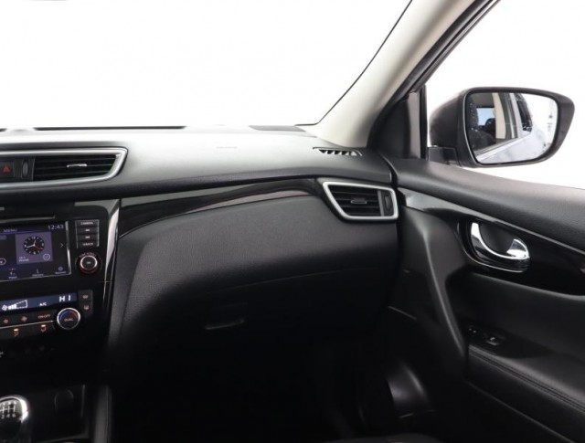 Nissan Qashqai  1.3 DIG-T 