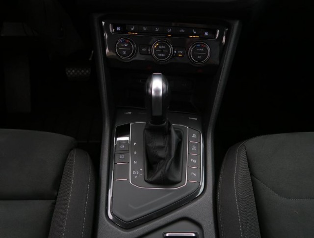 Volkswagen Tiguan  1.5 TSI R-Line