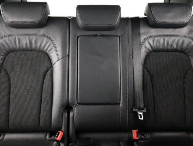 Audi Q5  3.0 TDI S line