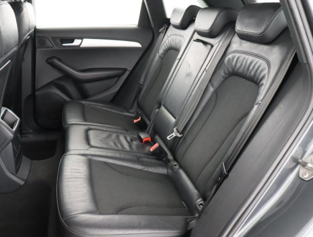 Audi Q5  3.0 TDI S line