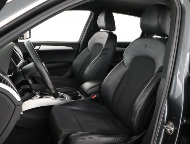 Audi Q5  3.0 TDI S line