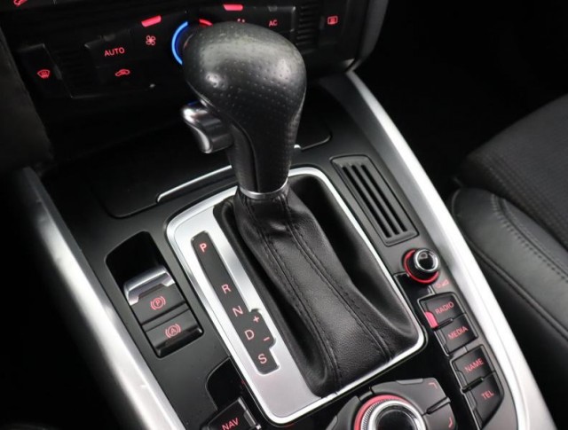 Audi Q5  3.0 TDI S line