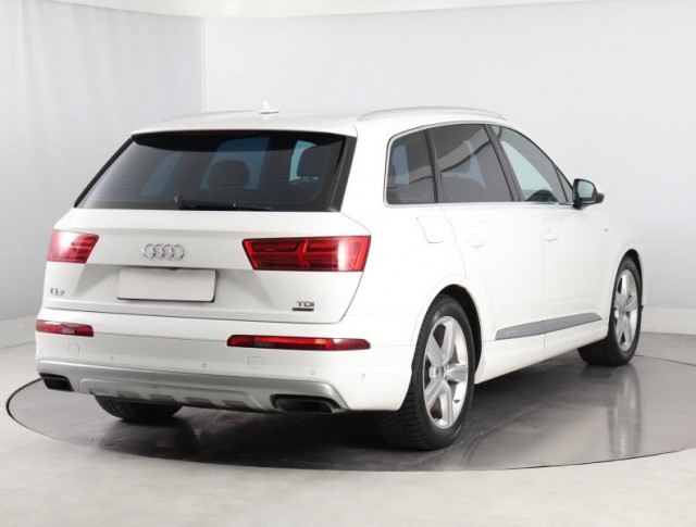 Audi Q7  3.0 TDI S-Line