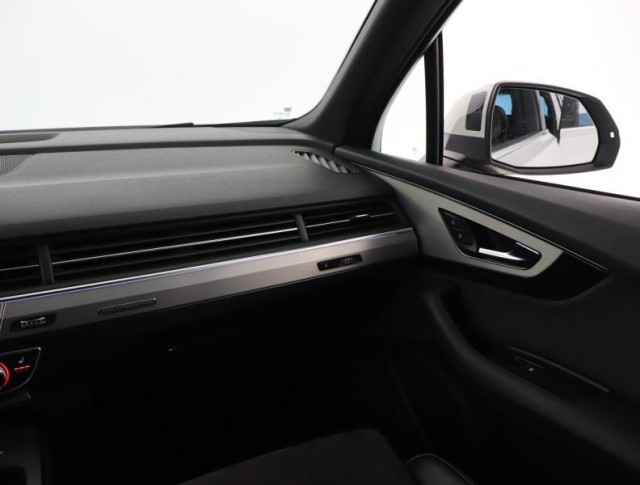 Audi Q7  3.0 TDI S-Line