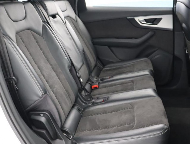Audi Q7  3.0 TDI S-Line