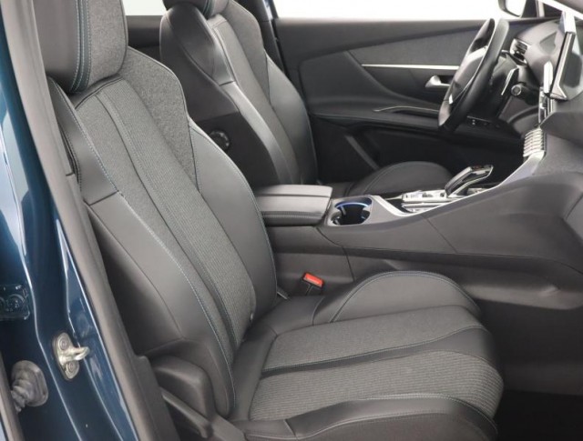 Peugeot 3008  1.5 BlueHDi Allure Business