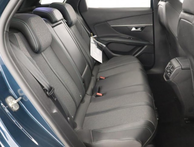 Peugeot 3008  1.5 BlueHDi Allure Business