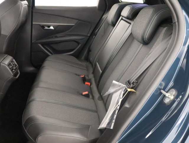 Peugeot 3008  1.5 BlueHDi Allure Business