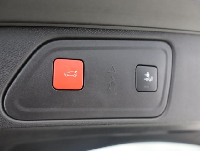 Peugeot 3008  1.5 BlueHDi Allure Business