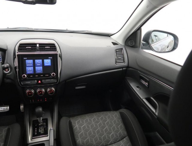 Mitsubishi ASX  2.0 MIVEC Intense