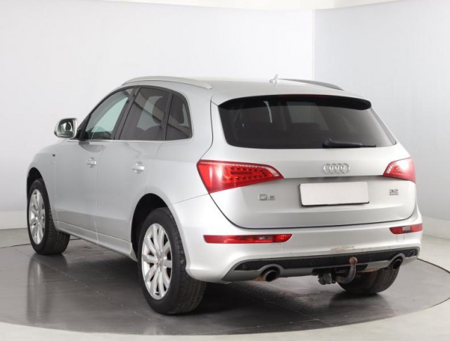 Audi Q5  3.2 FSI 