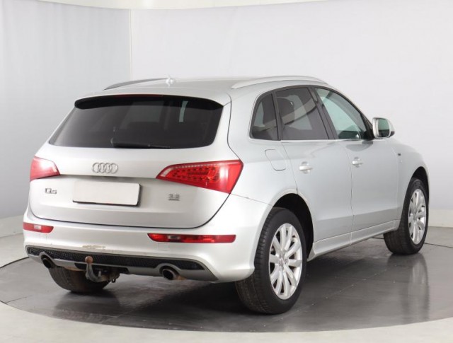 Audi Q5  3.2 FSI 
