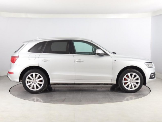 Audi Q5  3.2 FSI 